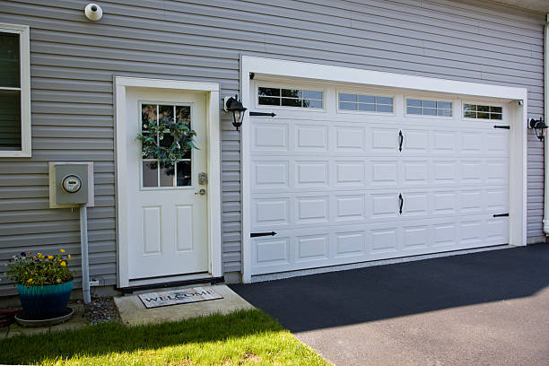 24/7 Emergency Garage Door Panel Replacement experts in Delaware County County, IA